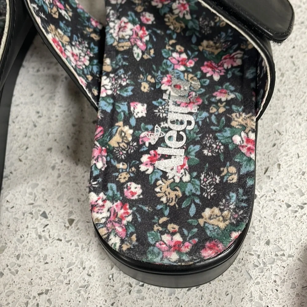 Algeria Moxi Enchanting Thong Sandal - Picture 7 of 11